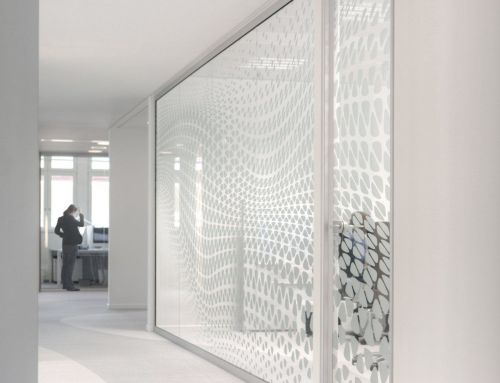 Glasfolie maatwerk voor kantoor met abstract golvend ontwerp, (1) gesneden raamfolie op maat