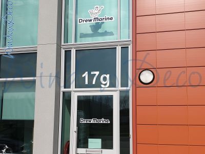 meerdere raamstickers, vorm gesneden, voor entree deur, met naam logo, WindowDeco, WR06