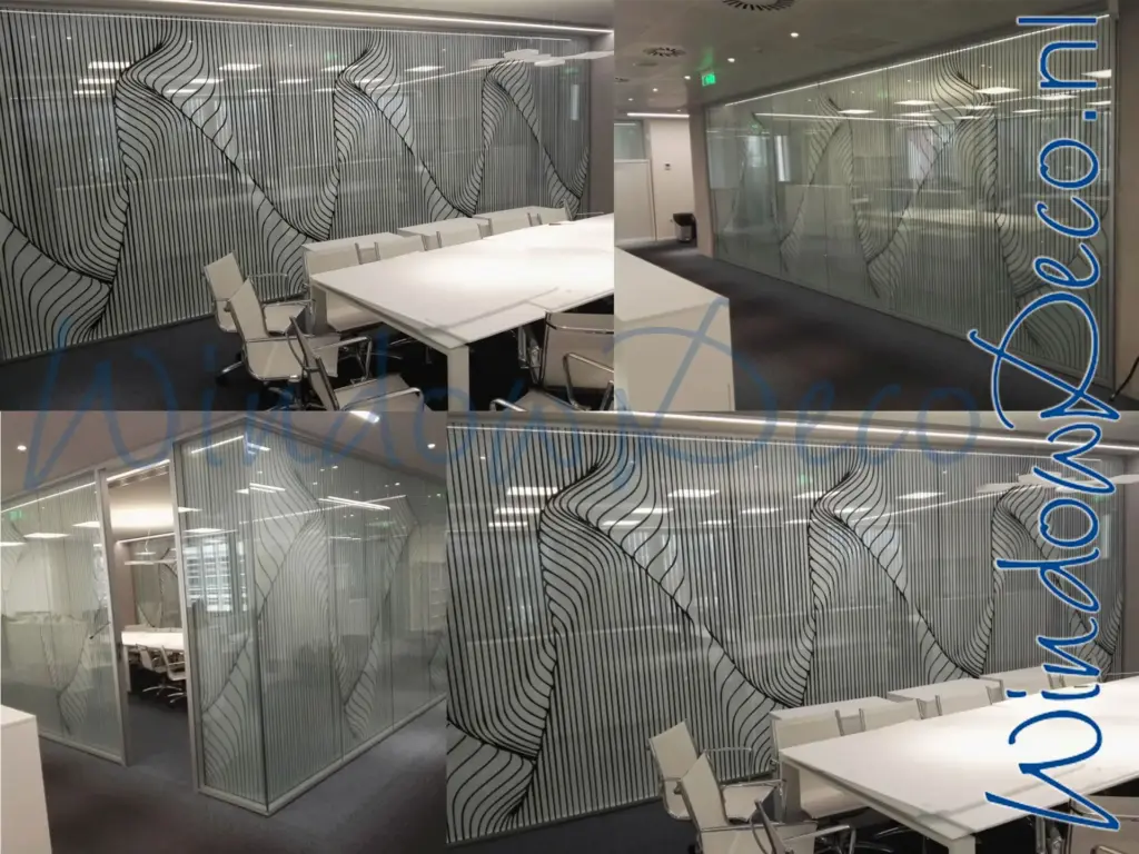 Grote two-way vision raamfolie, geperforeerde raamfolie, doorkijkbaar, anti-inkijk, kantoor, abstract ontwerp