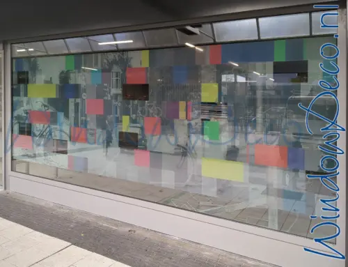 Grote two-way vision raamfolie, geperforeerde raamfolie, doorkijkbaar, anti-inkijk