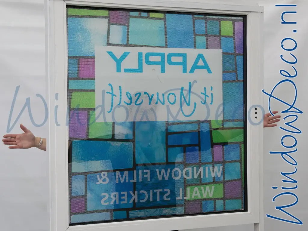 Grote two-way vision raamfolie, geperforeerde raamfolie, doorkijkbaar, gedeeltelijke privacy, sample