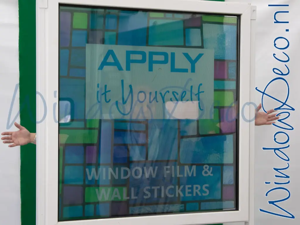 Grote two-way vision raamfolie, geperforeerde raamfolie, doorkijkbaar, gedeeltelijke privacy, sample